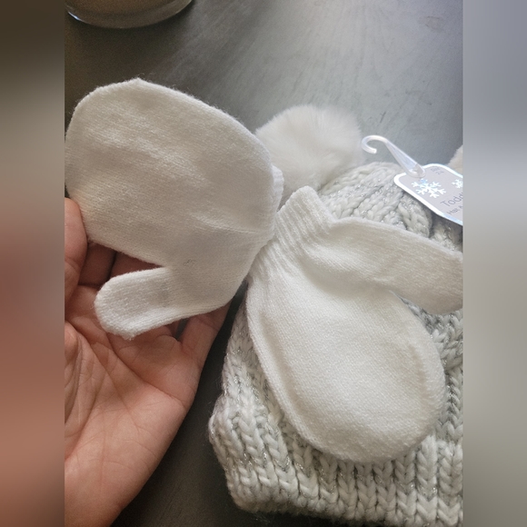 NWT Toddler Hat & Mitten Set - Picture 5 of 5